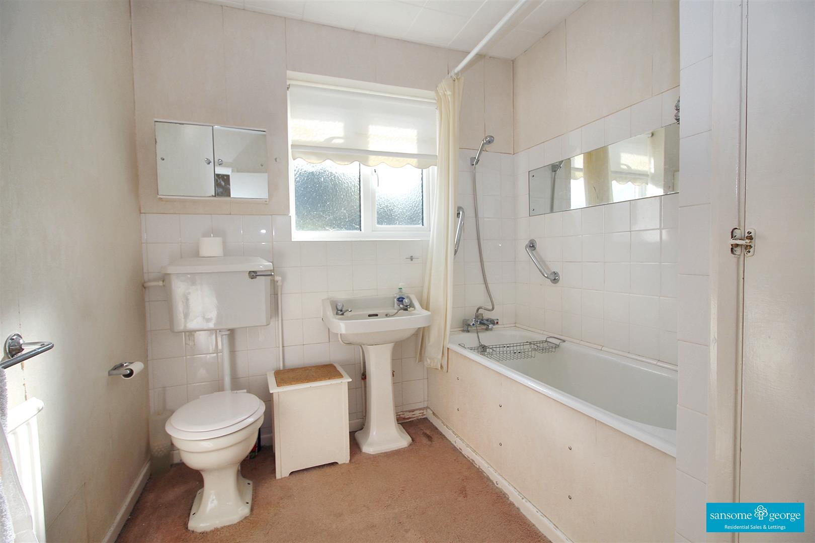 Redhatch Drive, Earley